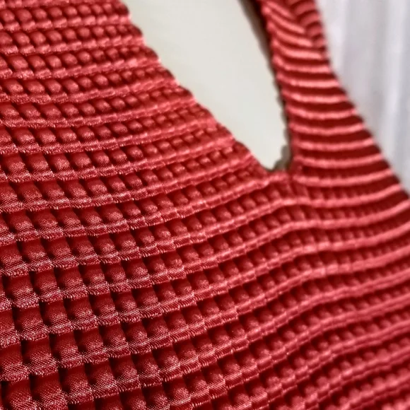 M'Anaa by Me Textured Stretch VNeck Sleeveless Top - Picture 5 of 6